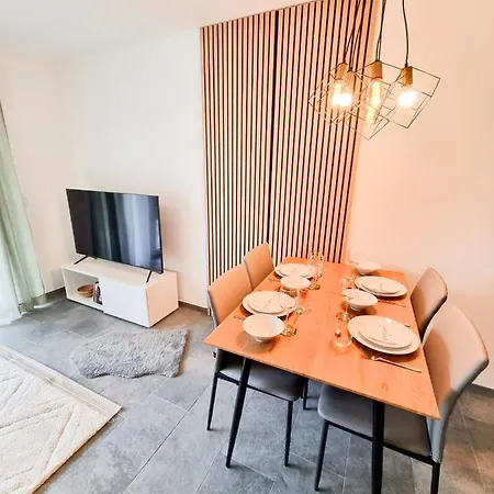 Orangehome: Waldlichtung - Zentral Zwischen Therme Und Stadtmitte Apartment *