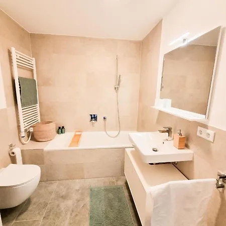 Orangehome: Waldlichtung - Zentral Zwischen Therme Und Stadtmitte Apartment *