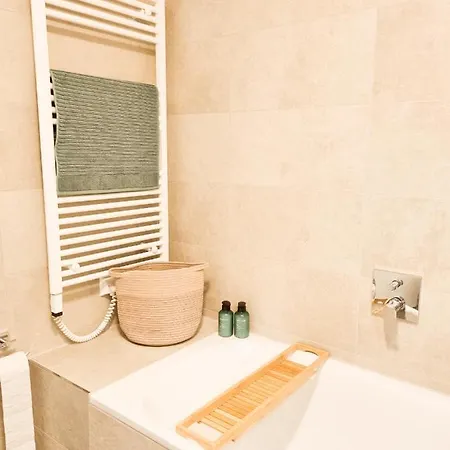 Apartment Orangehome: Waldlichtung - Zentral Zwischen Therme Und Stadtmitte *