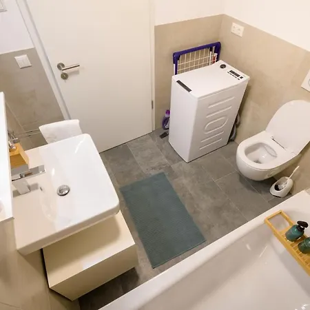 Orangehome: Waldlichtung - Zentral Zwischen Therme Und Stadtmitte Apartment *